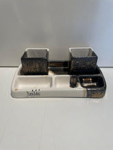 Carica l'immagine nel visualizzatore di Gallery, Set Ufficio Organizer in Ceramica Dipinta a Mano – Vassoio con 2 Portapenne