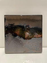 Carica l'immagine nel visualizzatore di Gallery, Sottobicchiere / Sottopentola in Pietra Lavica Dipinta a Mano – 14 × 14 cm