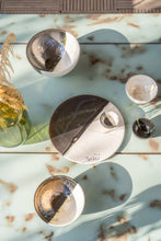 Carica l'immagine nel visualizzatore di Gallery, Sottopiatto Flat in Ceramica Dipinta a Mano