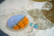 Carica l'immagine nel visualizzatore di Gallery, Sottopiatto con falda in ceramica dipinta a mano