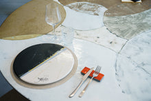 Carica l'immagine nel visualizzatore di Gallery, Sottopiatto Flat in Ceramica Dipinta a Mano