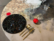 Carica l'immagine nel visualizzatore di Gallery, Sottopiatto Flat in Ceramica Dipinta a Mano