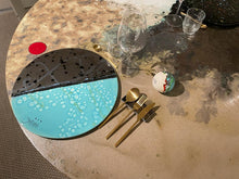 Carica l'immagine nel visualizzatore di Gallery, Sottopiatto Flat in Ceramica Dipinta a Mano