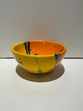 Carica l'immagine nel visualizzatore di Gallery, Ciotola Tonda in Ceramica Dipinta a Mano