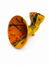 Load image into Gallery viewer, Amplificatore acustico artigianale in ceramica dipinta a mano