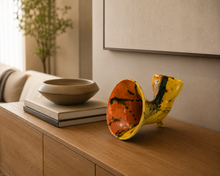 Load image into Gallery viewer, Amplificatore acustico artigianale in ceramica dipinta a mano