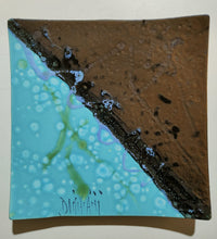 Carica l'immagine nel visualizzatore di Gallery, Piatto Quadrato con Bordi Rialzati in Ceramica Dipinta a Mano da 34 x 34 cm e 41 x 41 cm